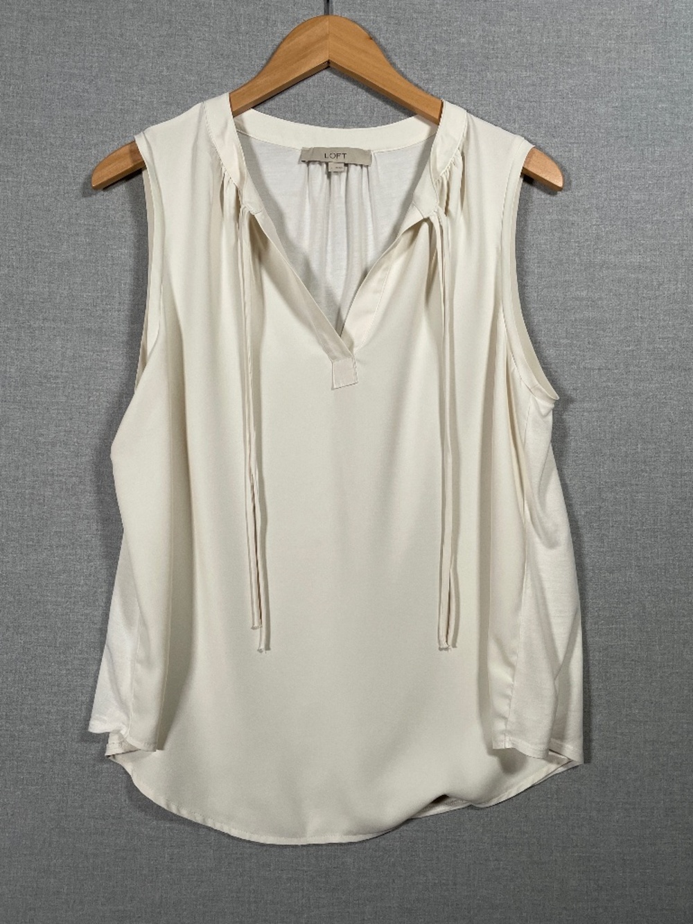 LOFT Cream Mixed Media Sleeveless Top Size L Tie Split V-Neck Blouse Ivory